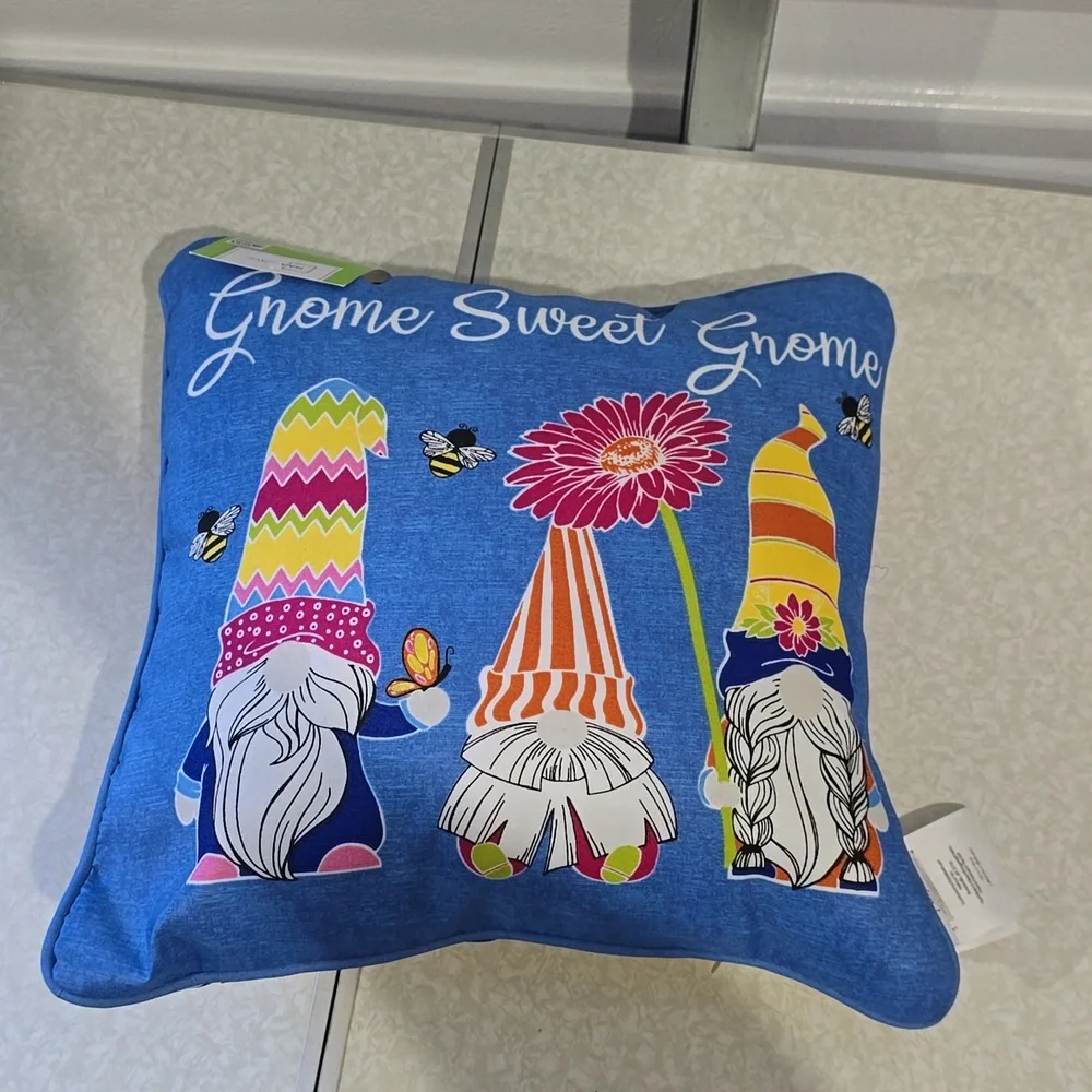Mainstays‎ Outdoor Throw Pillow Gnome Swwt Gnome NWT
